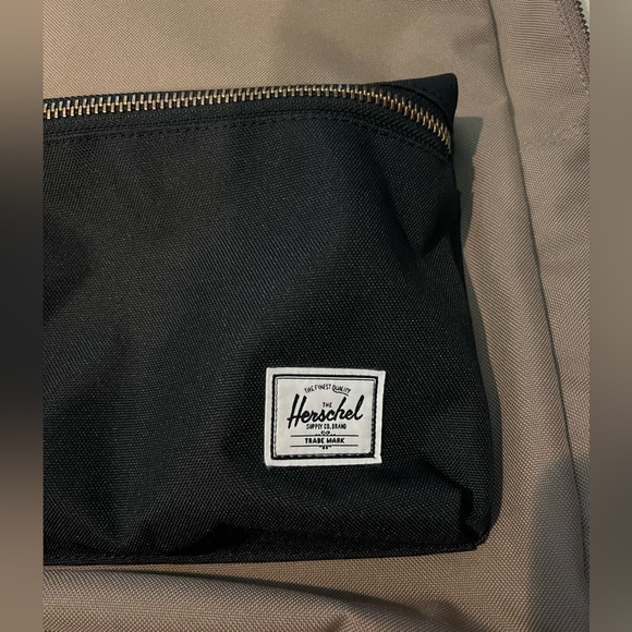 🎒 Herschel Backpack 🎒 - Picture 5 of 9